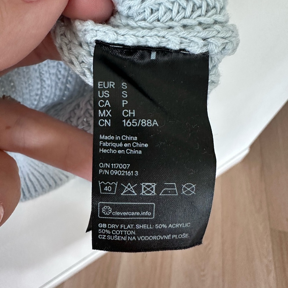 H&M Light Blue Women's Sweater - Picture 6 of 6